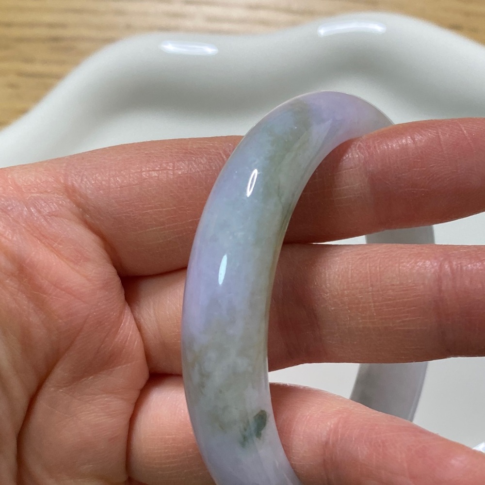 Lavender Jade‑Style Bangle | Polished Purple Stone Bracelet | Elegant Gemstone - Picture 9 of 16